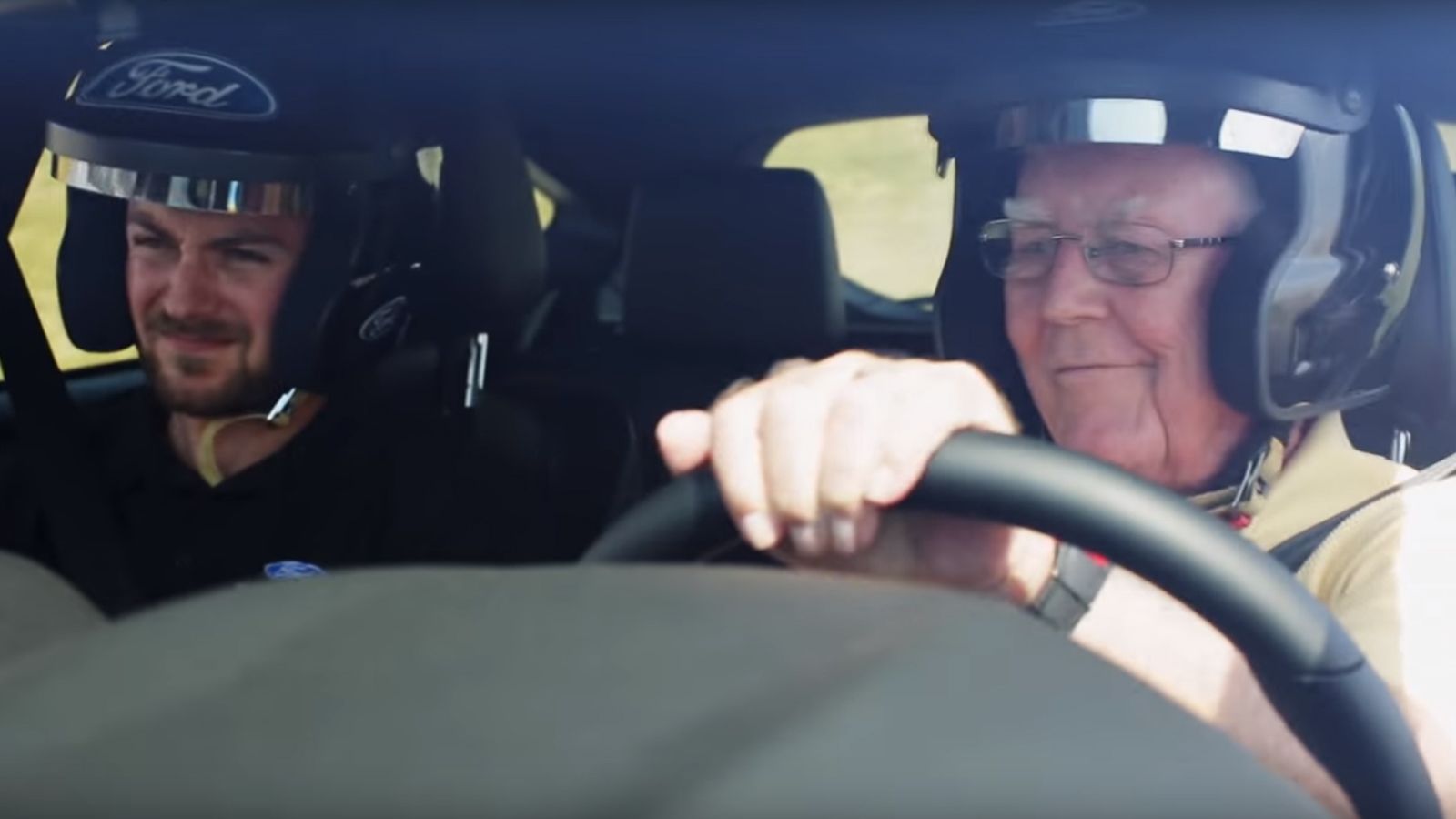 Τελικά ακόμη και παππούς να είσαι με το Ford Focus RS καις λάστιχο.